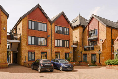 Trinity Road, London SW19 2 bed apartment for sale