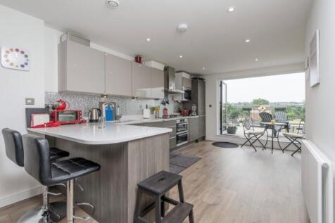 Kingston Road, Wimbledon SW20 2 bed penthouse for sale