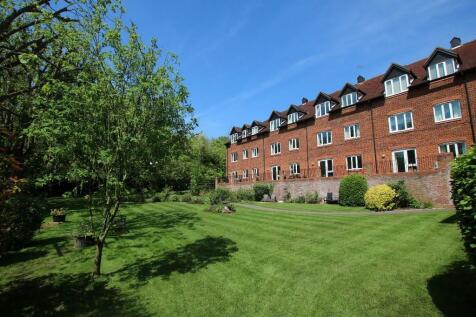 HOLLY COURT, LEATHERHEAD, KT22 1 bed retirement property for sale