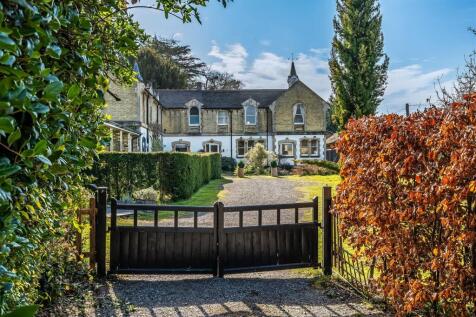 DOWNS LANE, SOUTH LEATHERHEAD, KT22 3 bed semi