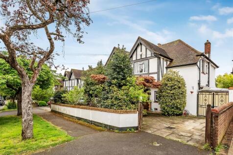 ELMCROFT DRIVE, CHESSINGTON, KT9 3 bed semi
