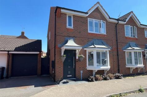 3 bedroom semi-detached house for sale