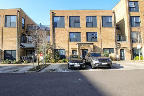 Leaden Hill, Coulsdon, CR5 1 bed ground floor maisonette for sale