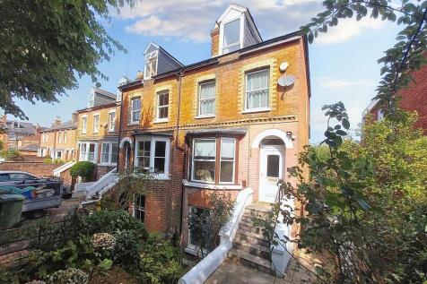 5 bedroom semi-detached house for sale
