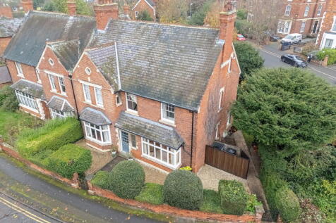 Queensberry Road, Kettering NN15 5 bed semi