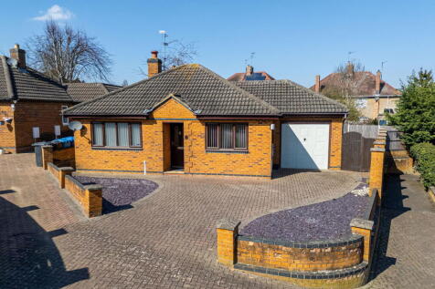 2 bedroom detached bungalow for sale