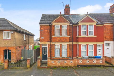 4 bedroom end of terrace house for sale