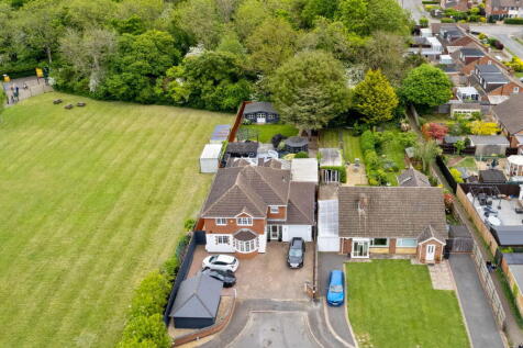Fitzwilliam Drive, Kettering NN15 5 bed detached house for sale