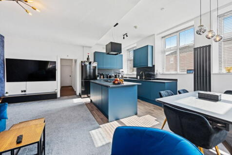 Avondale Road, Kettering NN16 3 bed flat for sale