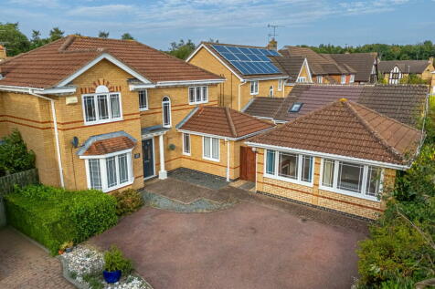 5 bedroom detached house for sale