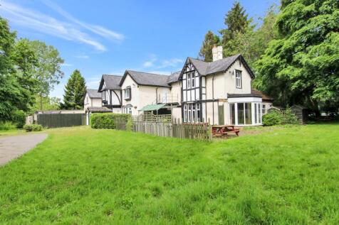 6 bedroom detached house for sale