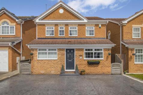 4 bedroom detached house for sale