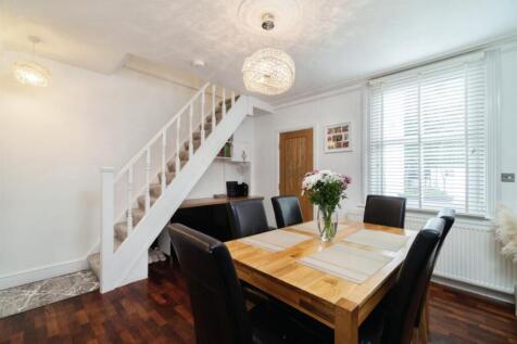 4 bedroom end of terrace house for sale