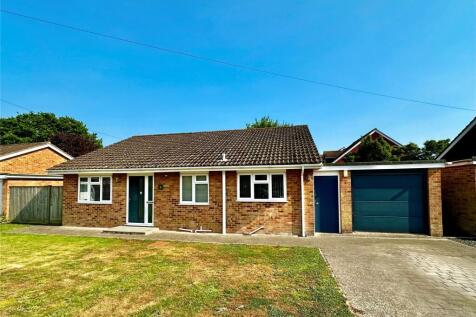 Pinetops Close, Pennington... 3 bed bungalow for sale