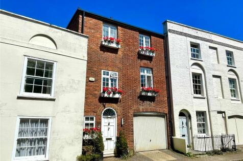 5 bedroom terraced house for sale