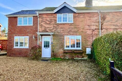 Pilley Hill, Pilley, Lymington... 4 bed semi