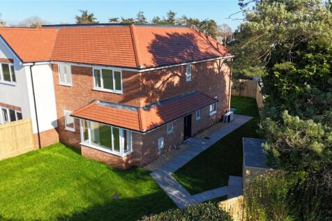 Lodge Road, Pennington, Lymington... 4 bed semi