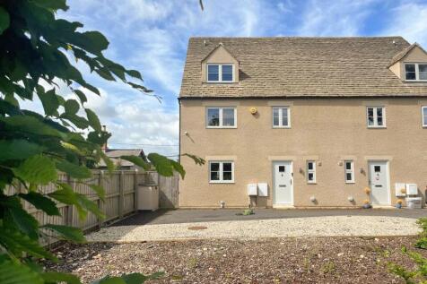 5 bedroom semi-detached house for sale