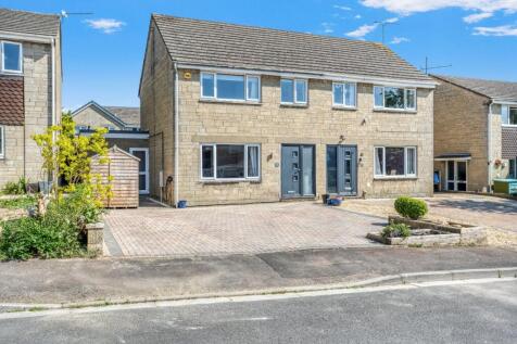 4 bedroom semi-detached house for sale