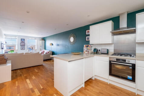 London Road, Sutton SM3 2 bed apartment for sale