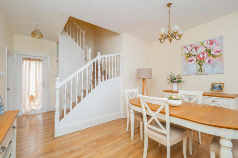 The Square, Carshalton Village SM5 3 bed terraced house for sale