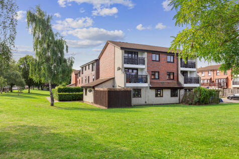 Coniston Close, Raynes Park SW20 1 bed apartment for sale