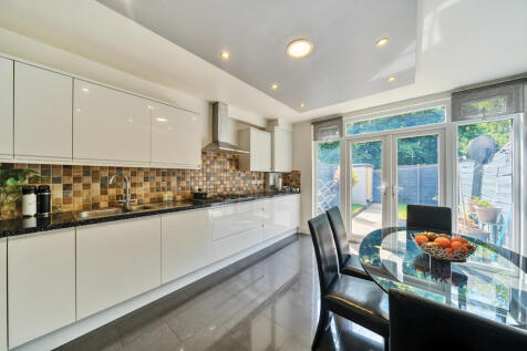 Rawnsley Avenue, Mitcham CR4 3 bed terraced house for sale