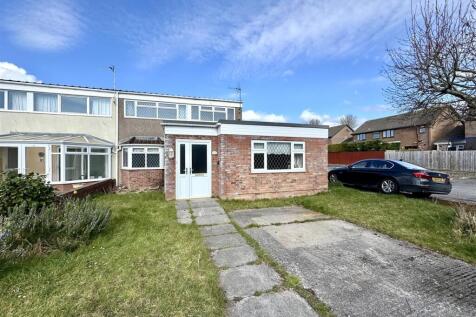 4 bedroom end of terrace house for sale