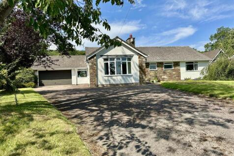 4 bedroom detached bungalow for sale