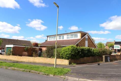 ELDERBERRY WAY, WATERLOOVILLE 4 bed detached house for sale