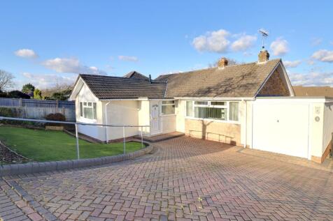 GREENFIELD CRESCENT, COWPLAIN 4 bed detached bungalow for sale
