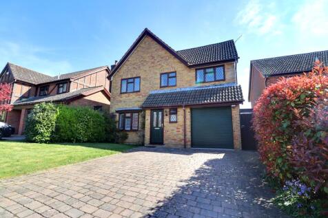TILFORD ROAD, WATERLOOVILLE 4 bed detached house for sale
