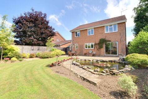 GLENEAGLES DRIVE, WATERLOOVILLE 4 bed detached house for sale