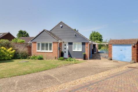 ARMSTRONG CLOSE, WATERLOOVILLE 3 bed detached bungalow for sale