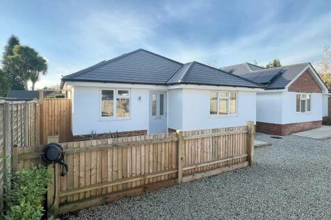 Ringwood, Hampshire 3 bed detached bungalow for sale