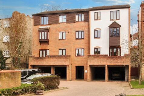 Pages Lane, Uxbridge, UB8 2 bed flat for sale
