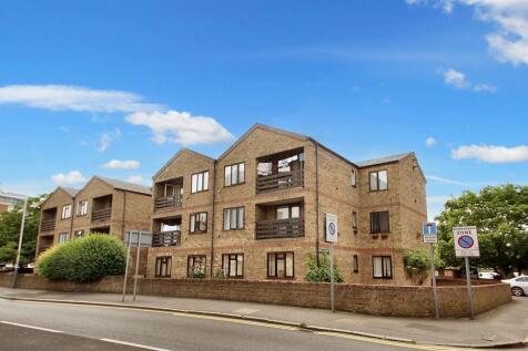 Hows Road, Uxbridge, UB8 1 bed apartment for sale