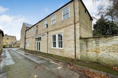 Carpenters Lane, Cirencester GL7 6 bed semi