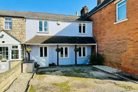 Hyde Road, Swindon SN2 3 bed terraced house for sale