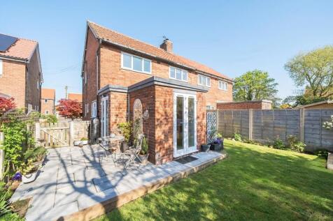 Bishops Close, Cawood, Selby 3 bed semi