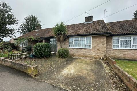 Clifton Avenue, Feltham 1 bed bungalow for sale