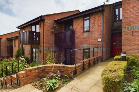 Paynes Court, Buckingham 2 bed apartment for sale