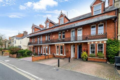 Victoria Road, Cirencester... 4 bed terraced house for sale