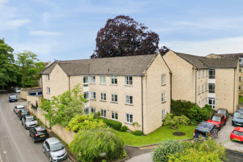 Mullings Court, Cirencester... 2 bed apartment for sale