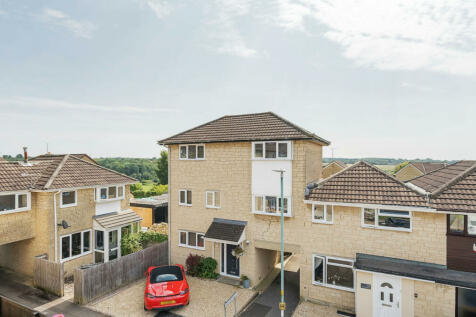 4 bedroom end of terrace house for sale