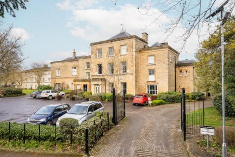 Chesterton Lane, Cirencester... 3 bed apartment for sale