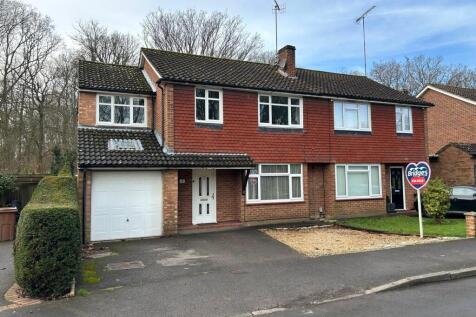 4 bedroom semi-detached house for sale