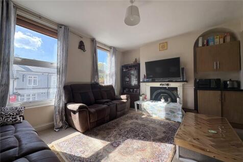 2 bedroom maisonette for sale