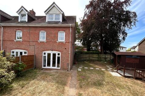 4 bedroom end of terrace house for sale