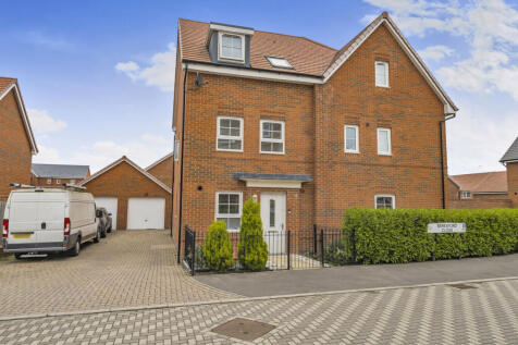 3 bedroom semi-detached house for sale
